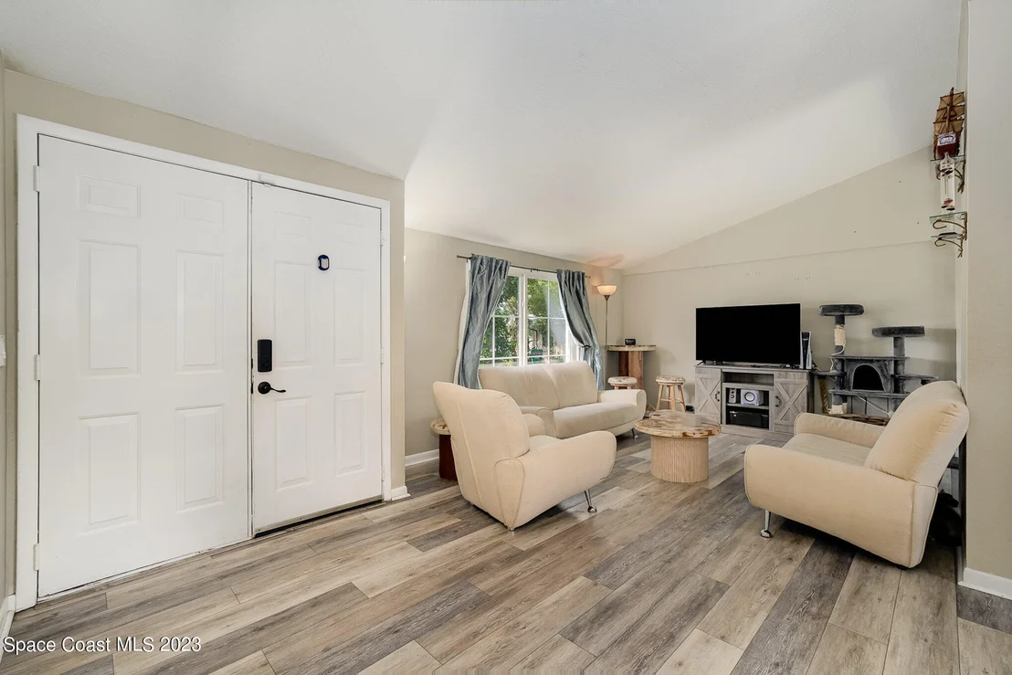 Photo of 705 Angle Street NE