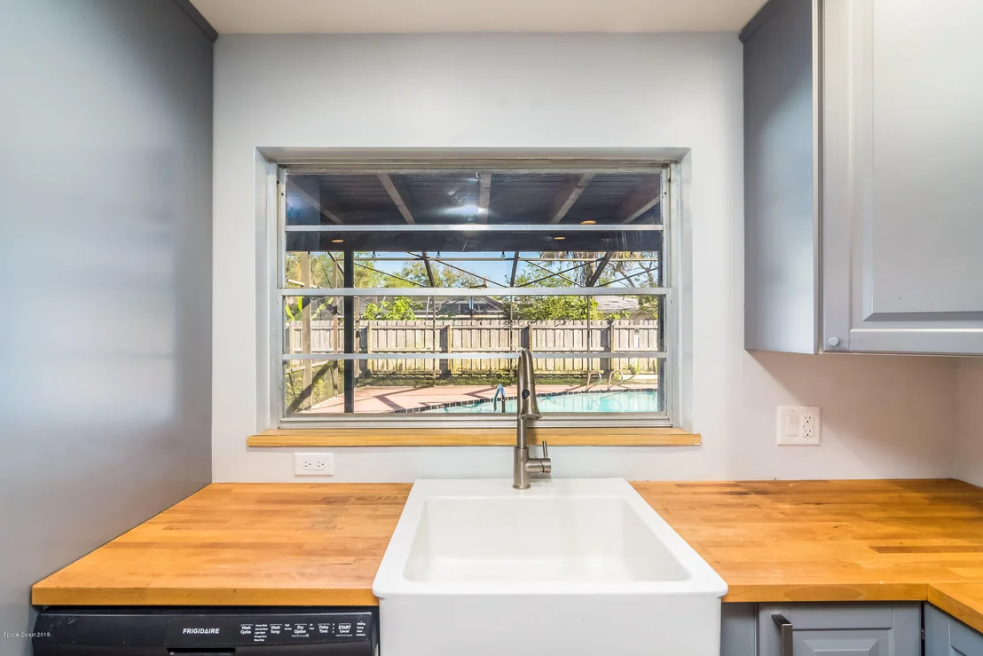 Photo of 306 N Roundtree Drive N