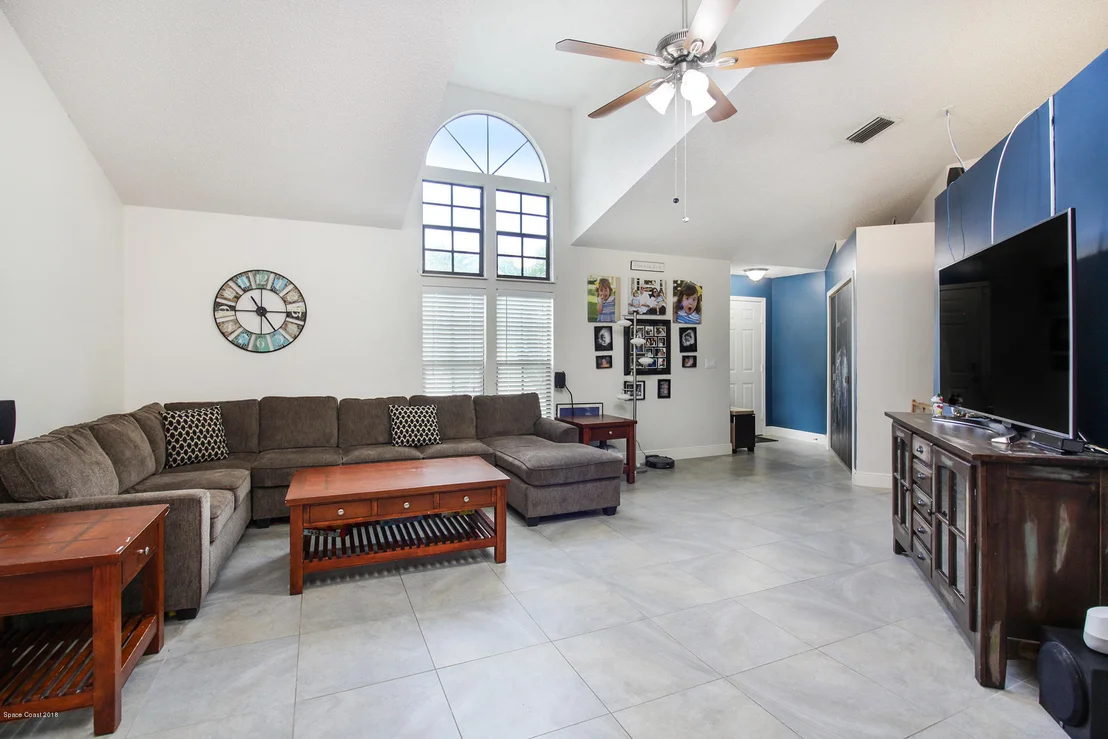 Photo of 1241 Walnut Grove Way