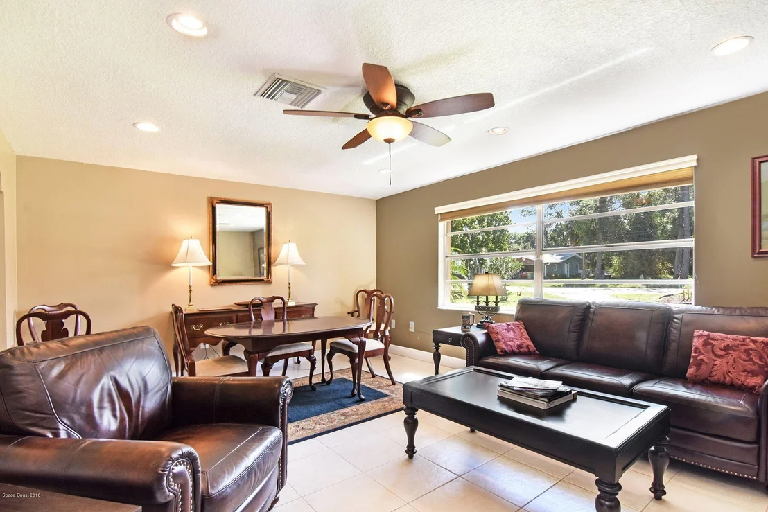 Photo of 7654 Sheridan Road