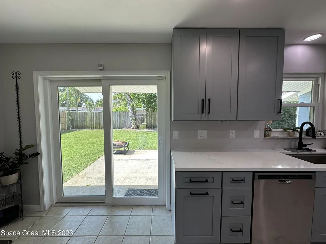 Photo of 989 Cardon Drive