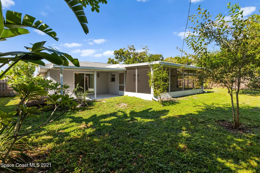 Photo of 867 Daytona Drive NE