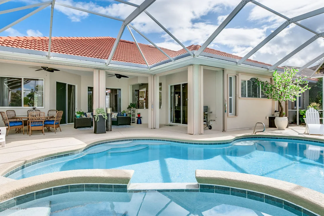 Photo of 824 Chatsworth Drive