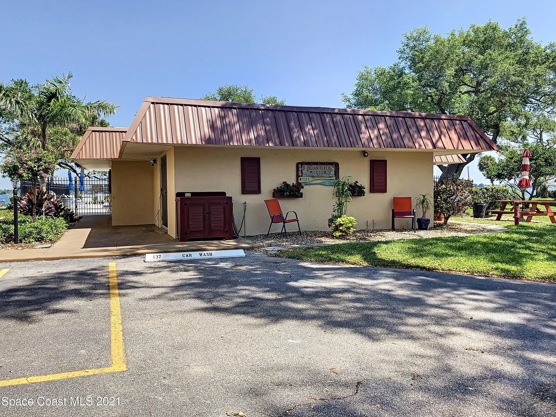 Photo of Unit 307 at 1025 Rockledge Drive
