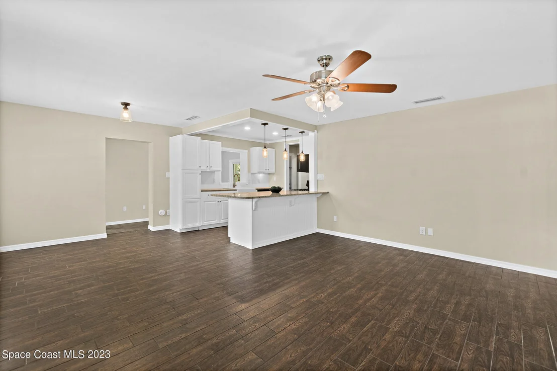 Photo of 964 Kings Post Road
