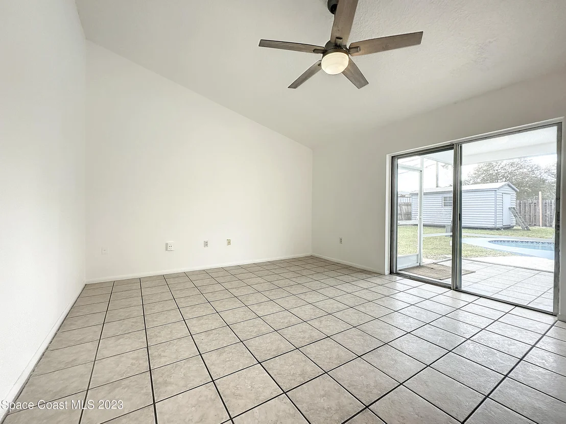 Photo of 580 Eldron Boulevard SE
