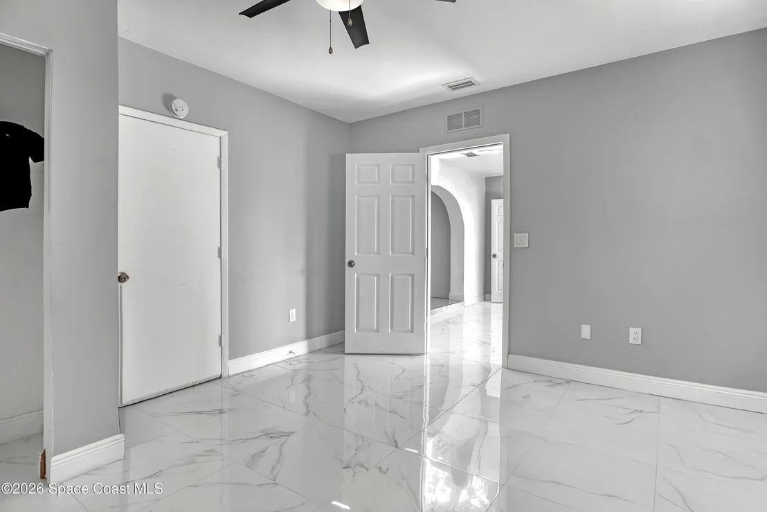Photo of 1051 Grove Avenue