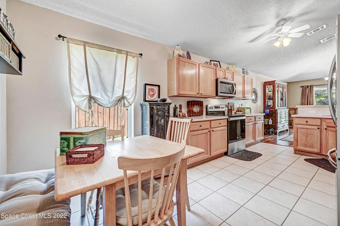 Photo of 1153 White Oak Circle