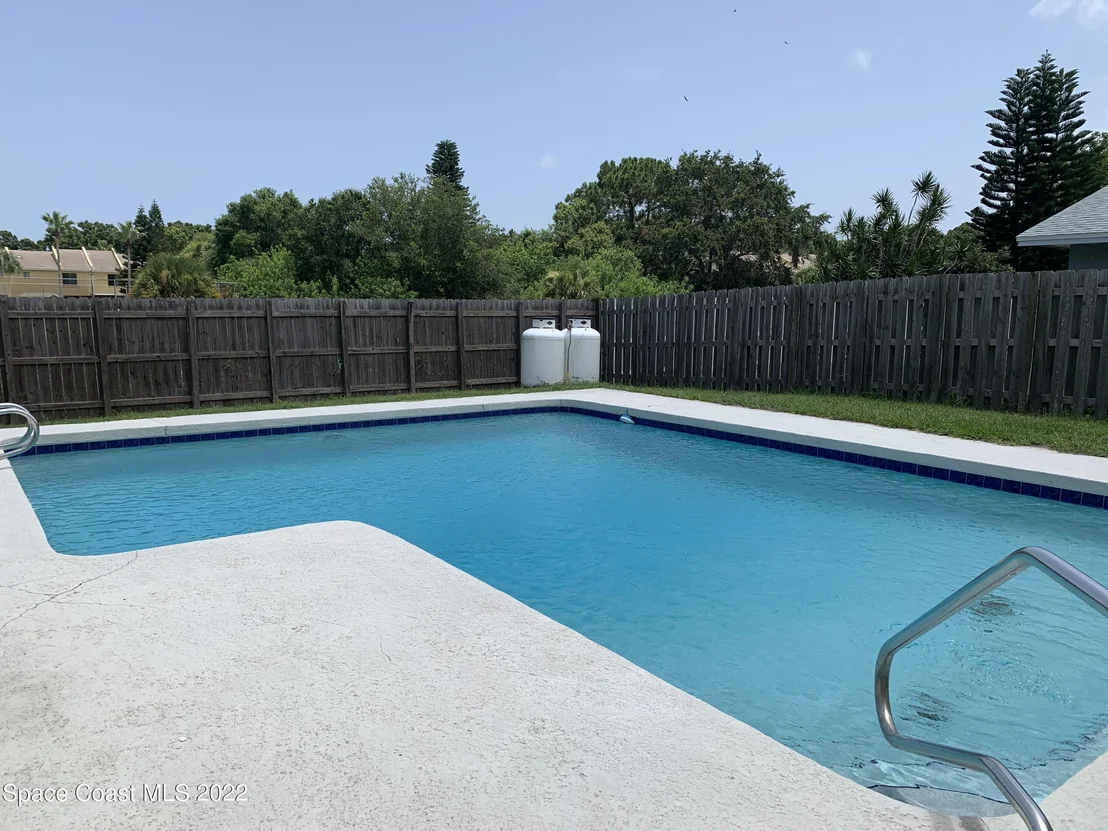Photo of 799 Pebble Beach Avenue NE