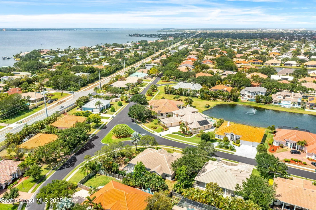 Photo of 423 Flanders Drive