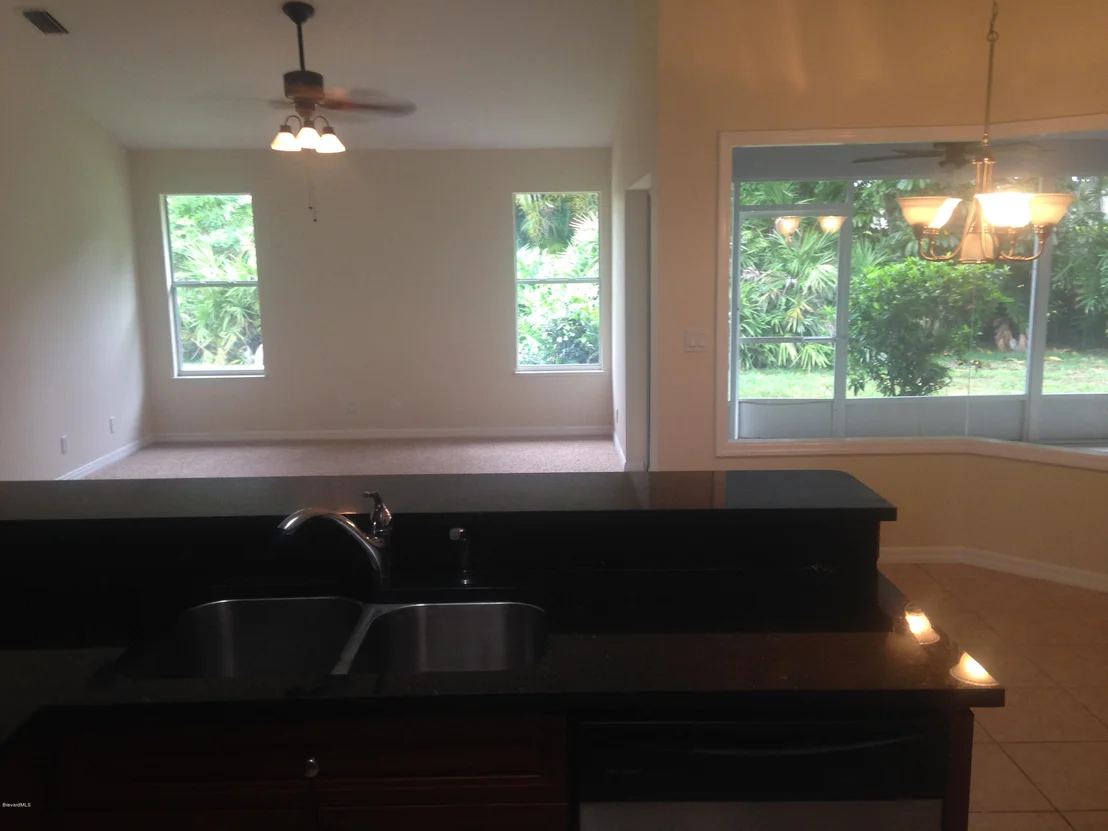 Photo of 977 Somerset Lane