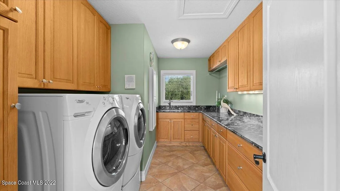 Photo of 873 Oak Park Drive