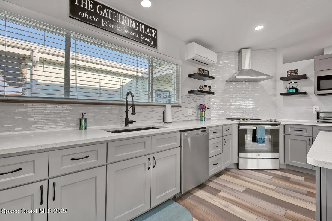 Photo of 760 Pebble Beach Avenue NE