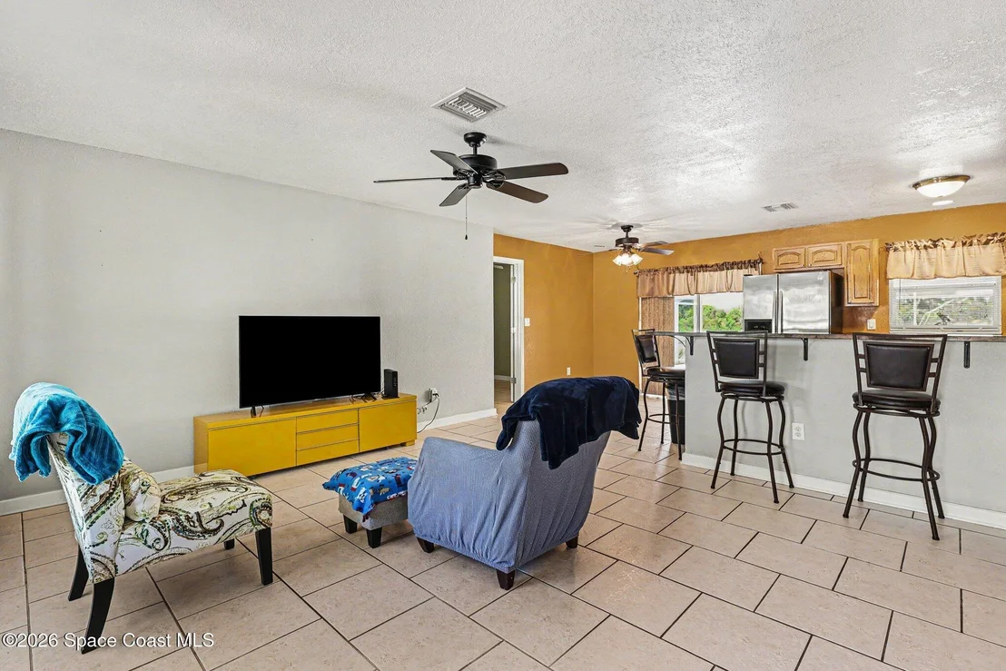 Photo of 1178 Abbey Circle NE