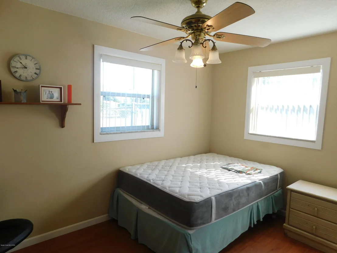 Photo of 978 Bianca Drive NE