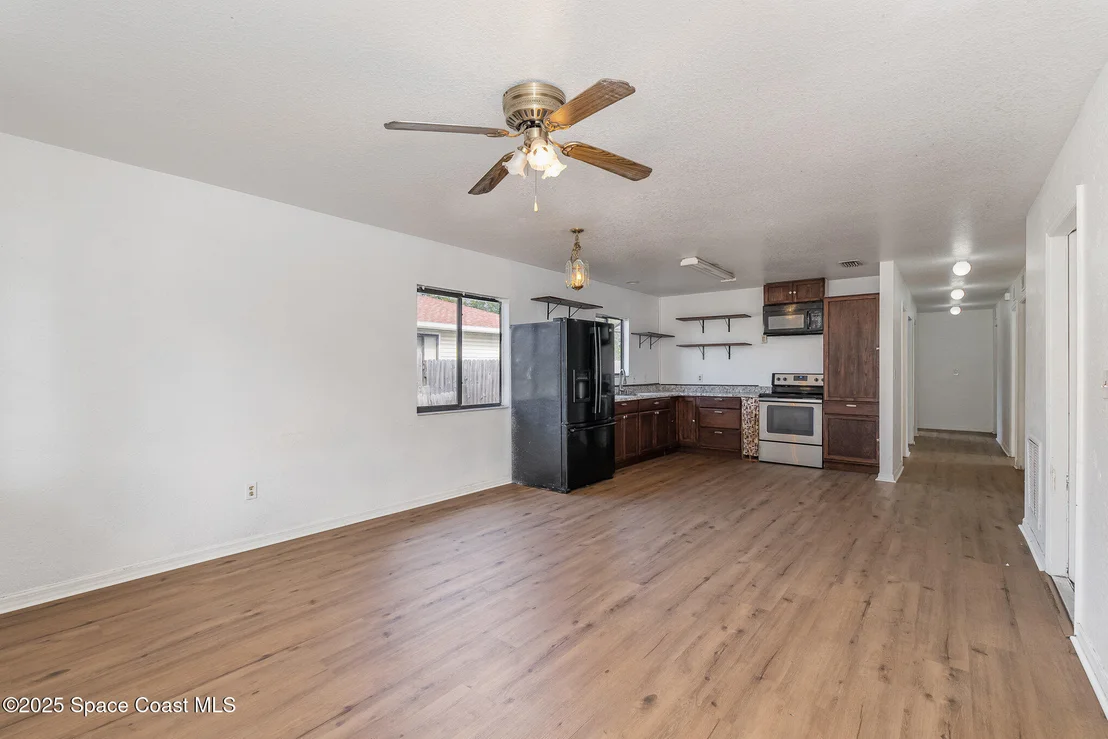 Photo of 2279 Washington Street NE