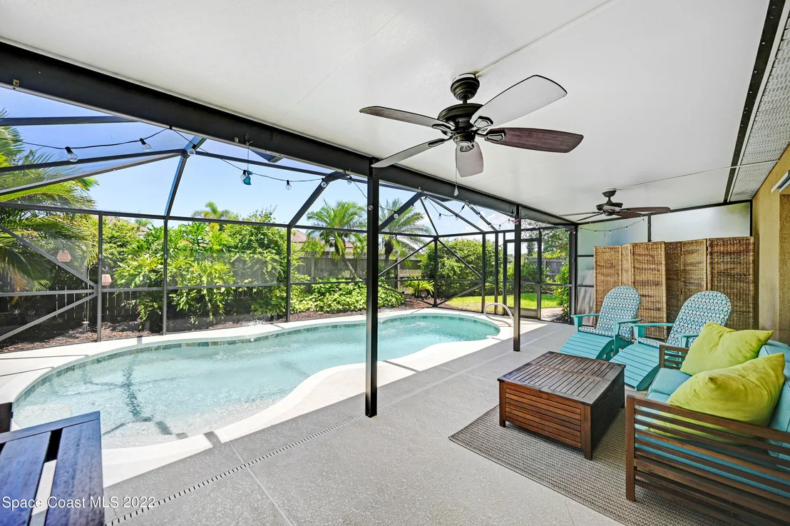 Photo of 1153 White Oak Circle