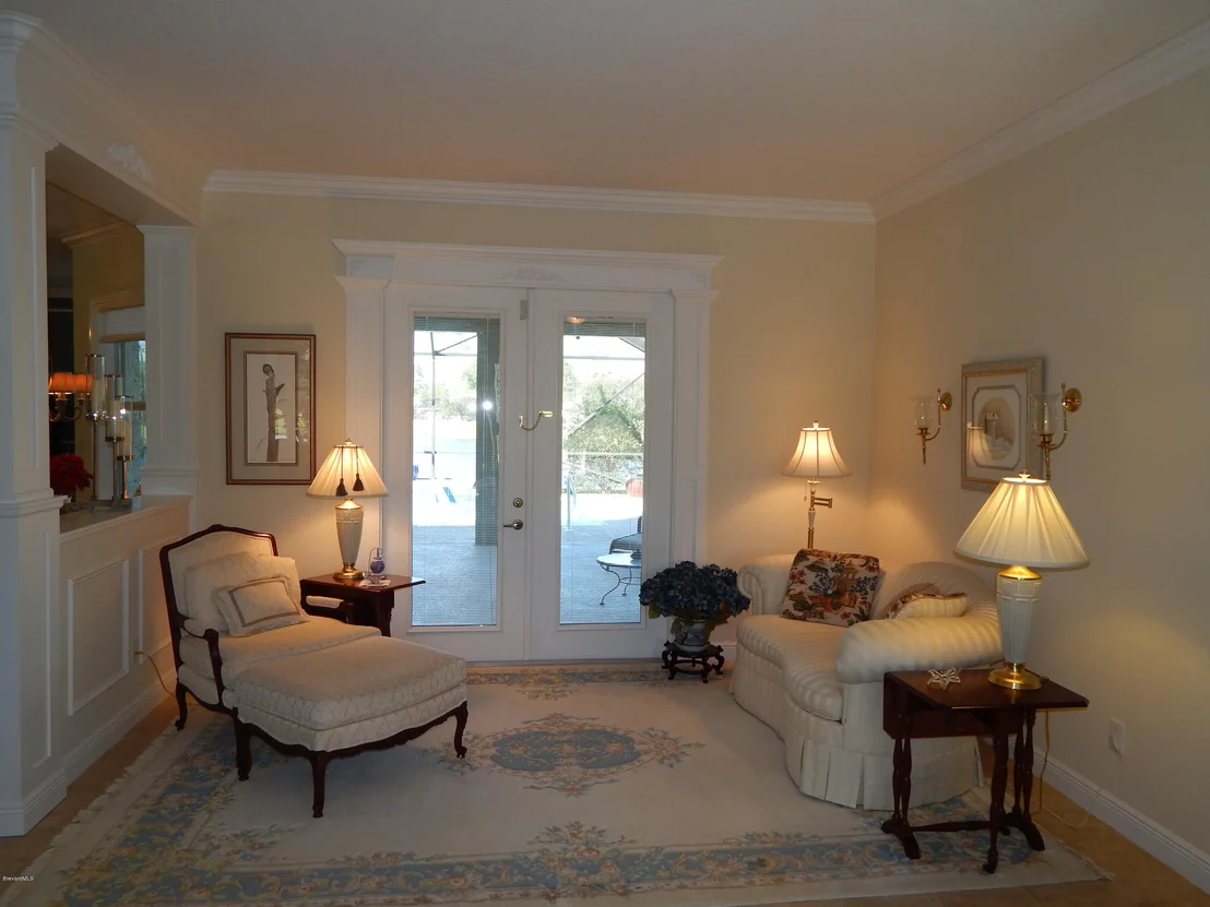 Photo of 211 SE Devlin Court