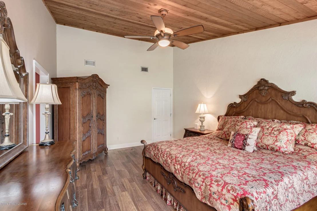 Photo of 552 Rio Casa Drive N