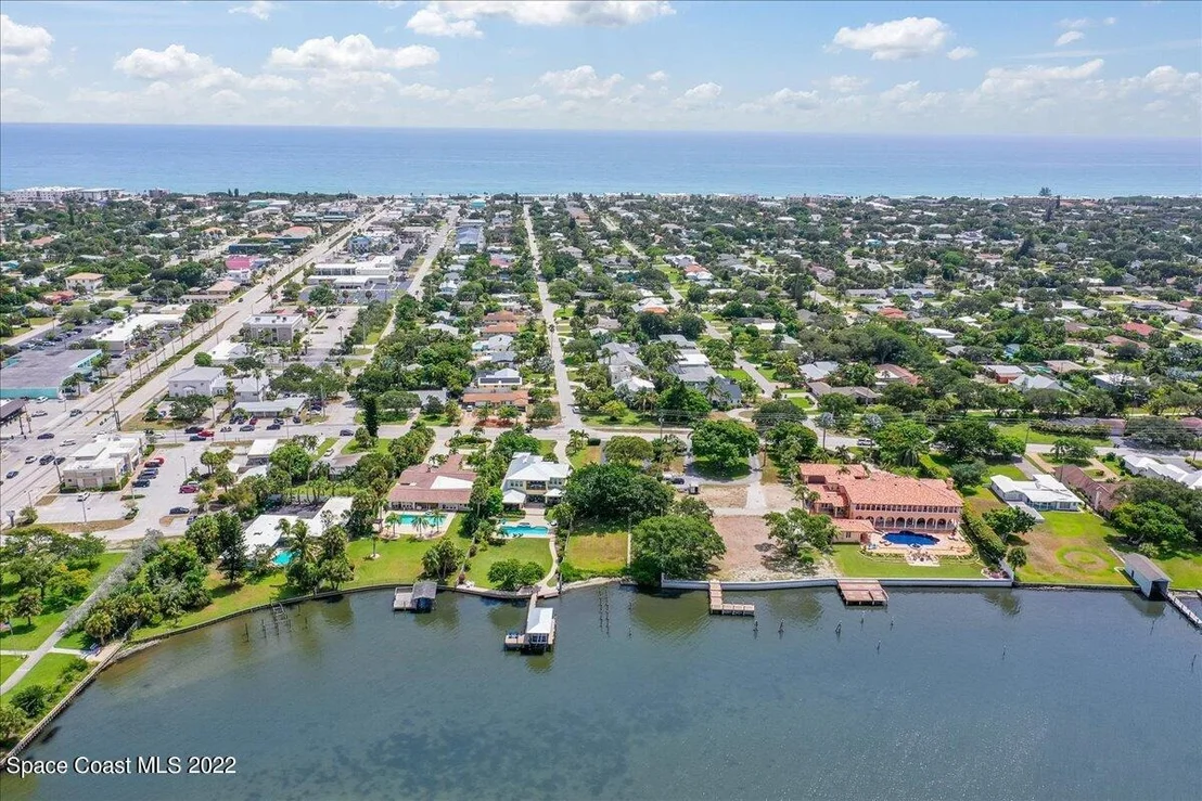 Photo of 300 S Riverside Drive