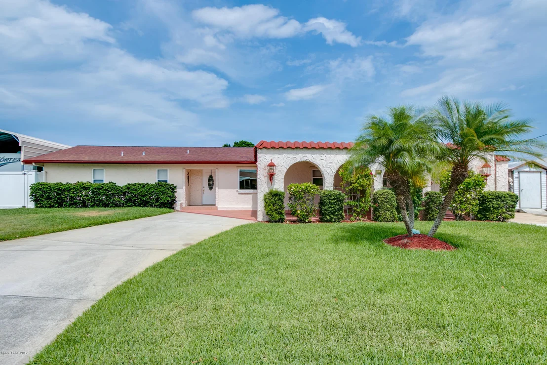 Photo of 821 Heron Road