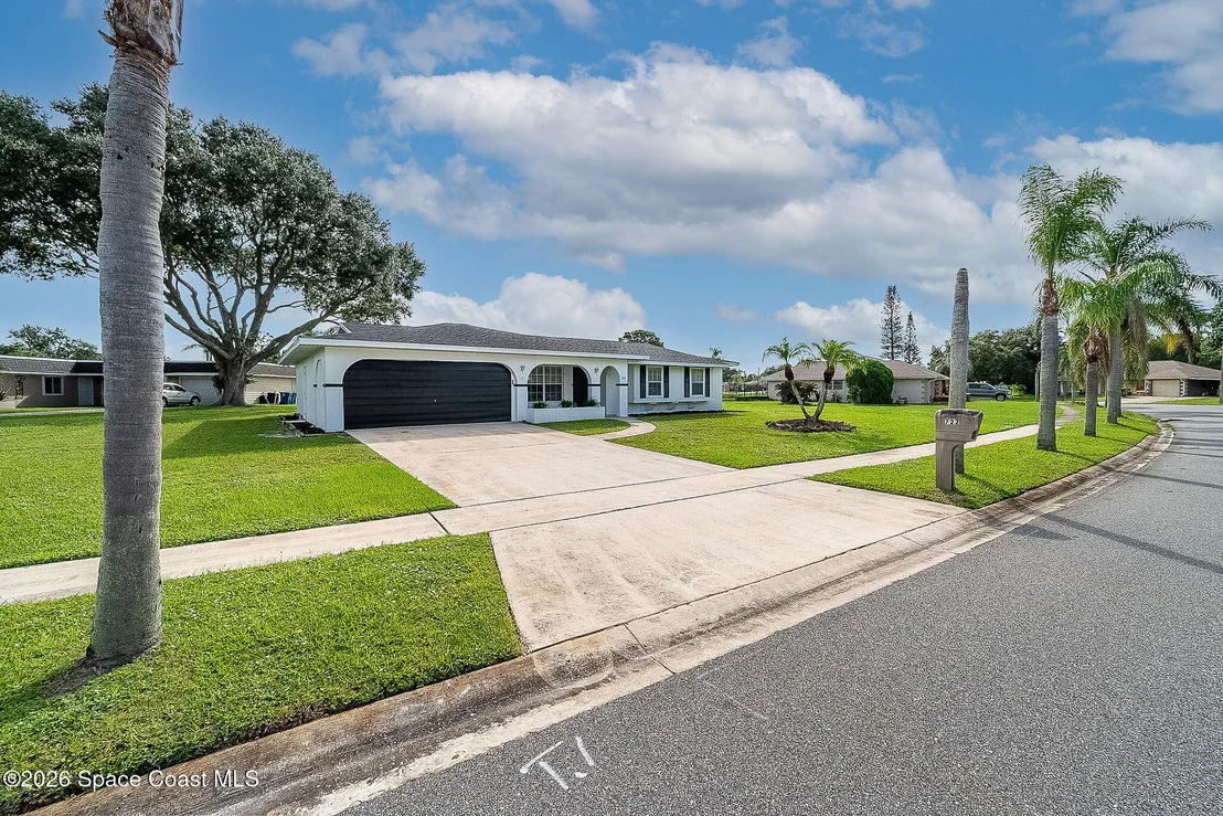 Photo of 722 Apollo Circle NE