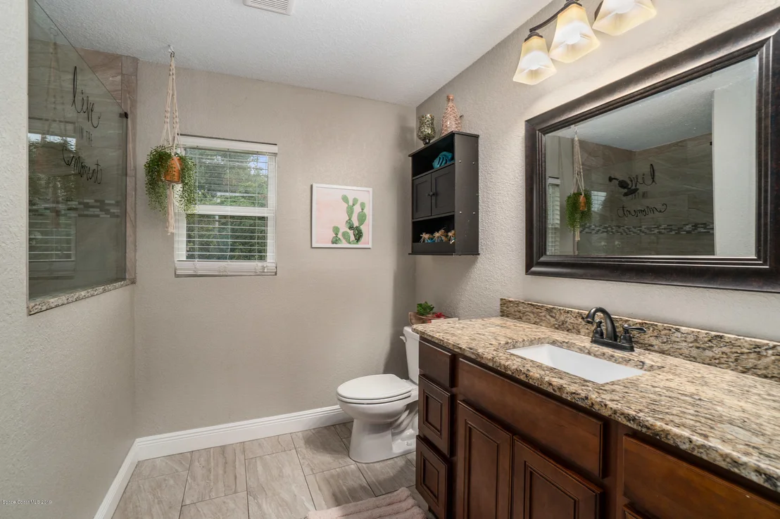 Photo of 5715 Lord Street