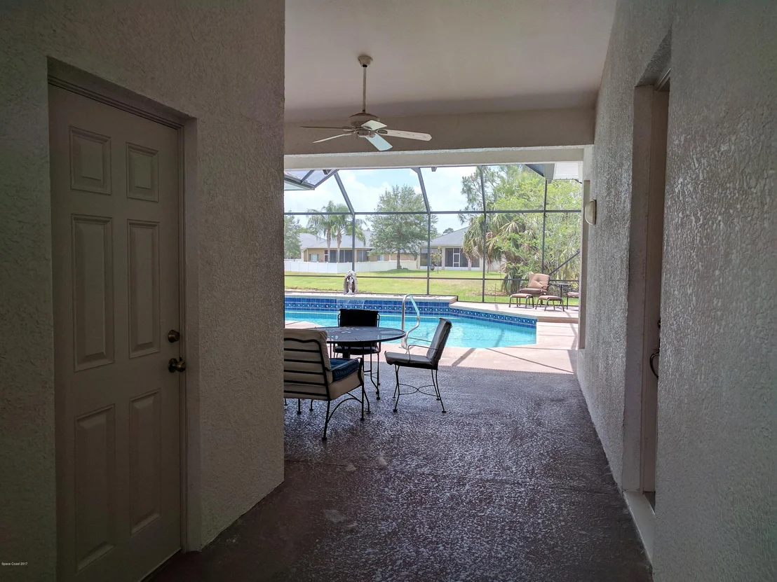 Photo of 111 SE Ridgemont Circle SE