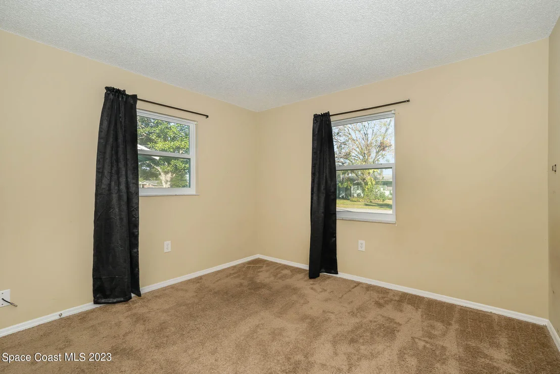 Photo of 2445 Victor Road