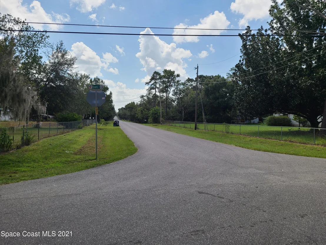 Photo of 17643 Evans Trail