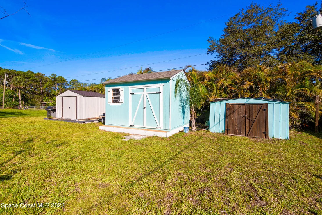 Photo of 655 Airoso Road SE