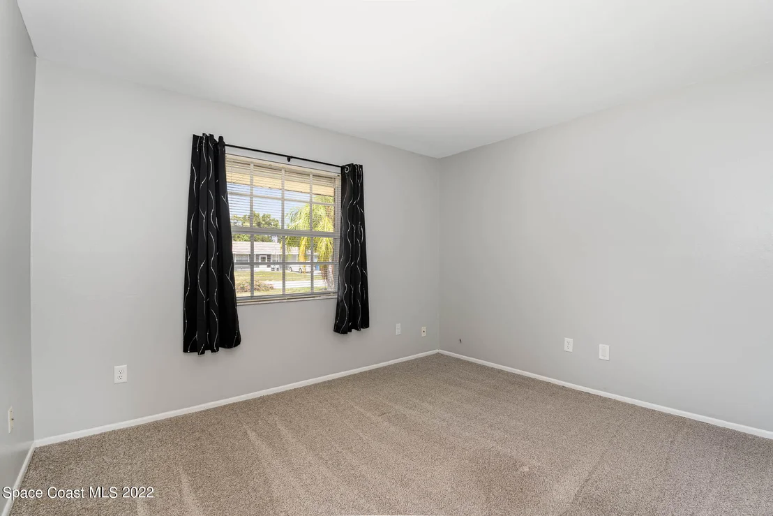Photo of 1081 Mariposa Drive NE