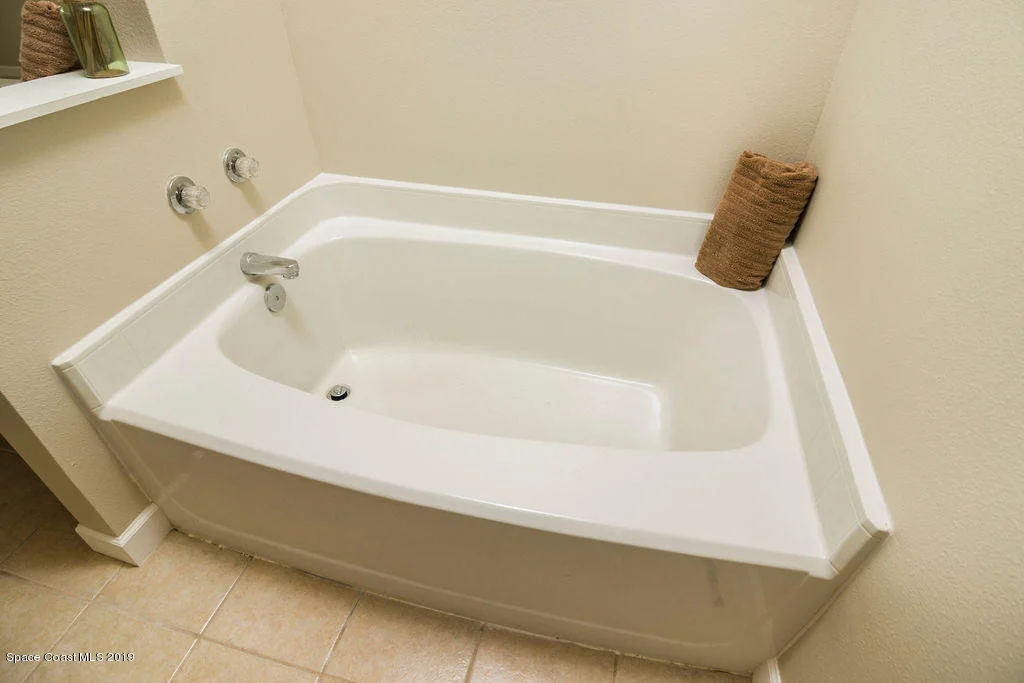Photo of 1123 White Oak Circle