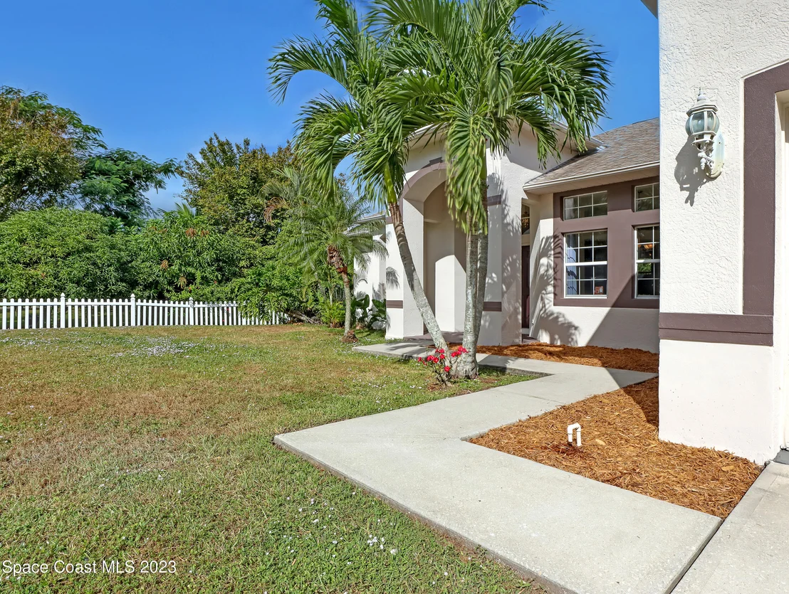 Photo of 1663 Dozier Circle SE
