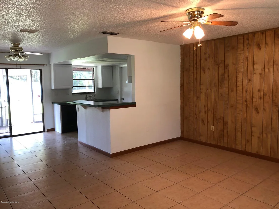 Photo of 2828 Stearns Avenue NE