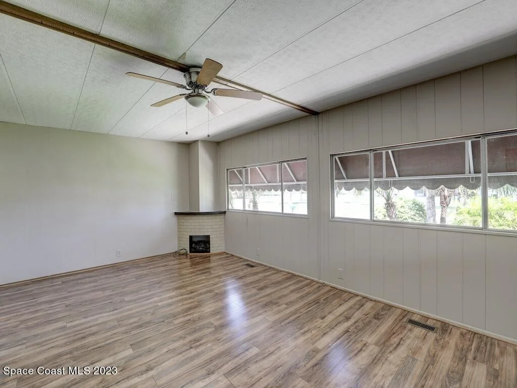 Photo of 925 Barefoot Boulevard