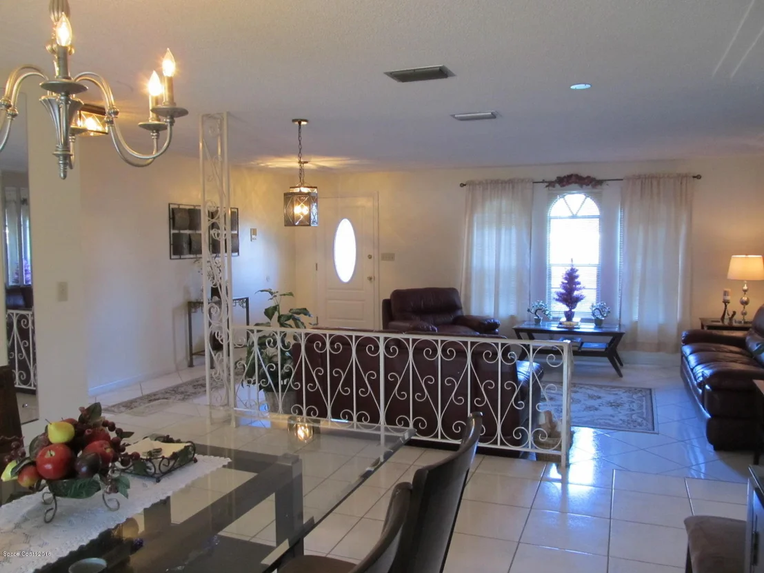 Photo of 1506 Meadowbrook Road NE