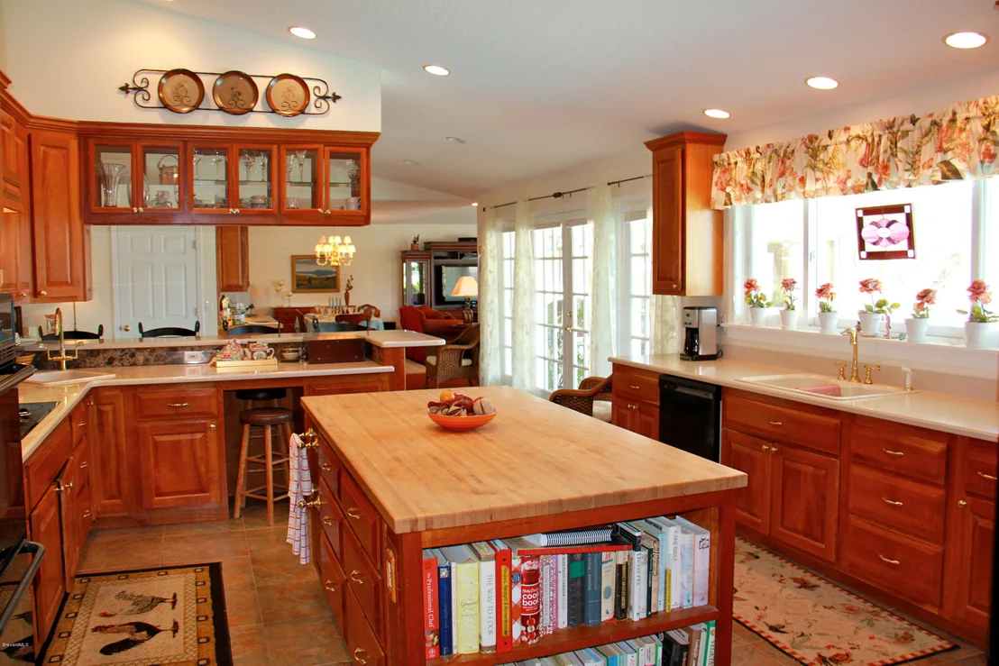 Photo of 452 Angelo Lane