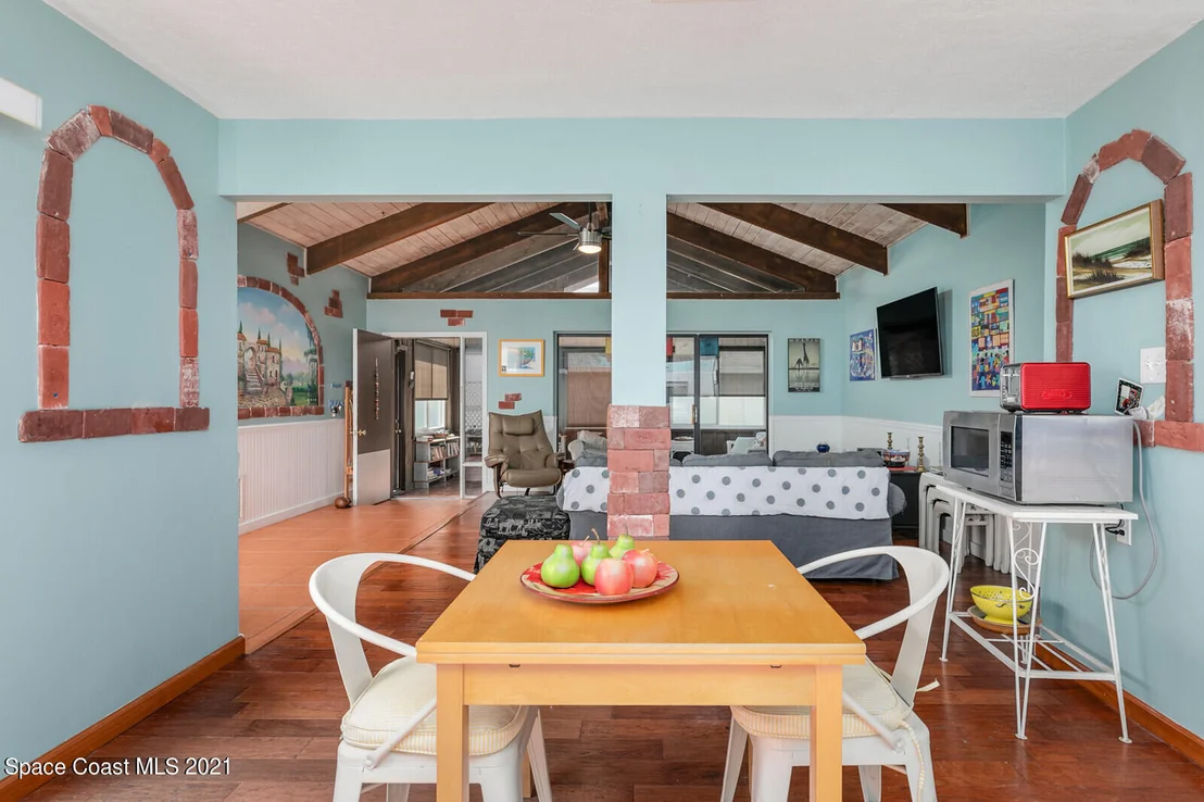 Photo of 310 Bayhead Drive