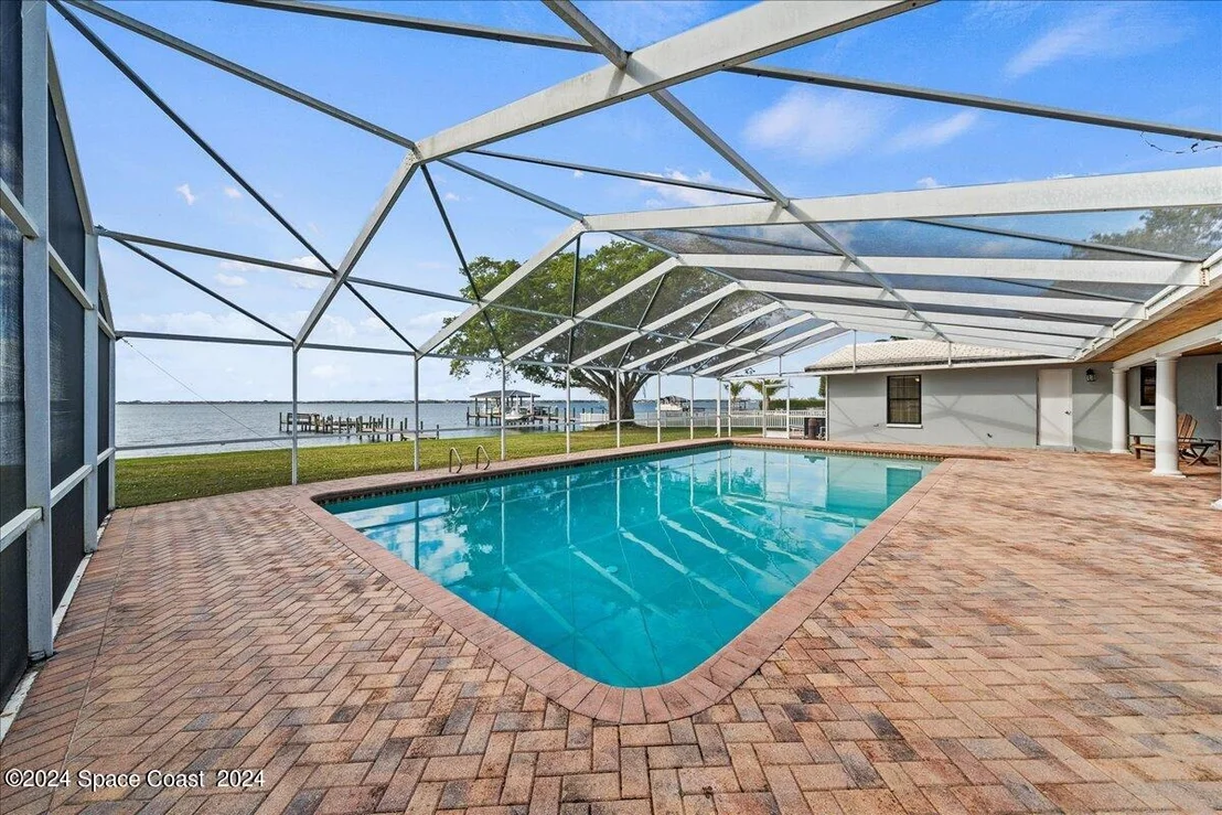 Photo of 206 Riverside Drive