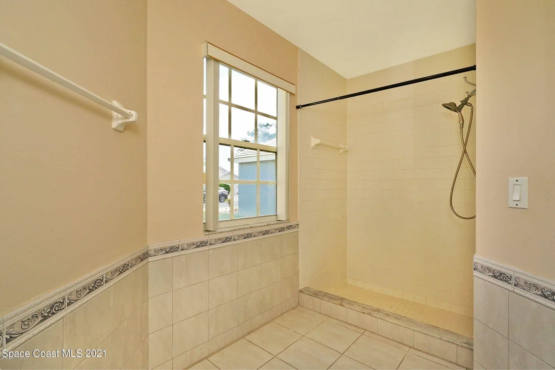 Photo of 1098 Goldenrod Circle NE