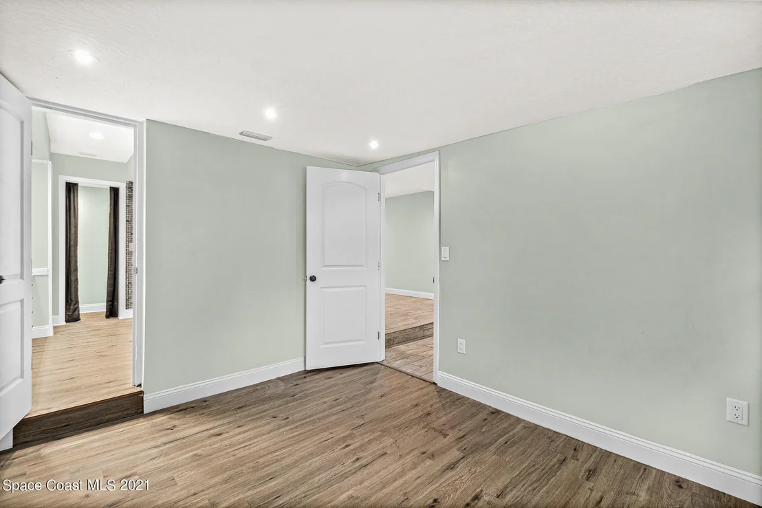 Photo of 555 Bahama Drive