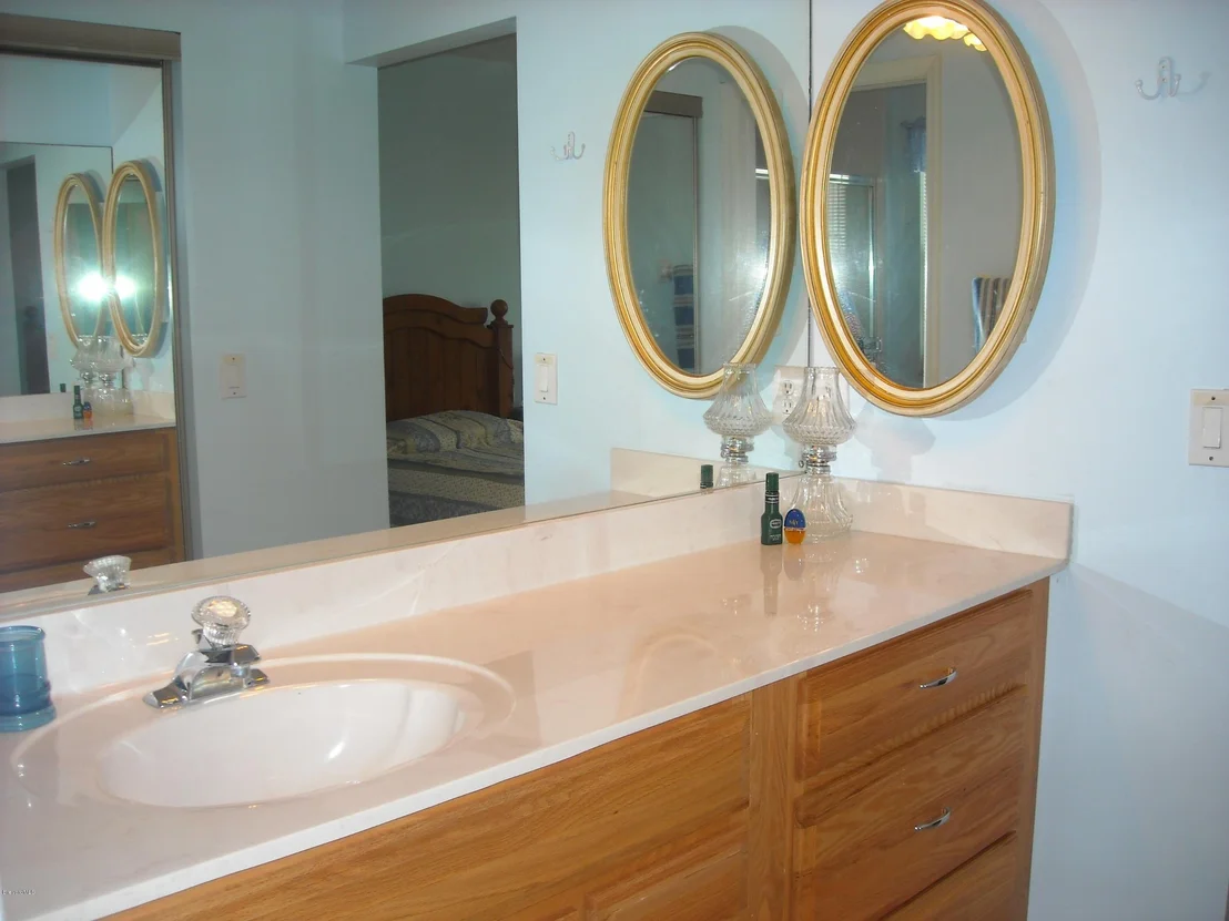 Photo of 993 NE Wateroak Drive