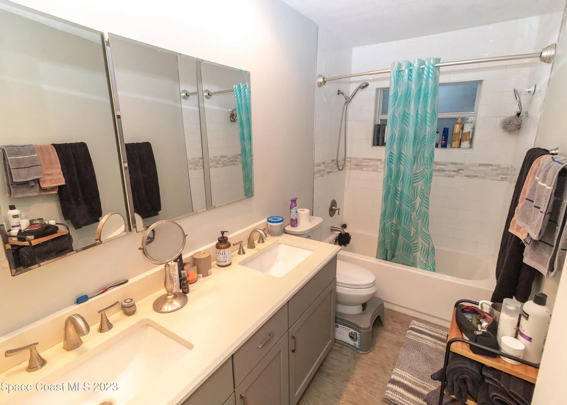 Photo of 800 Mark David Boulevard