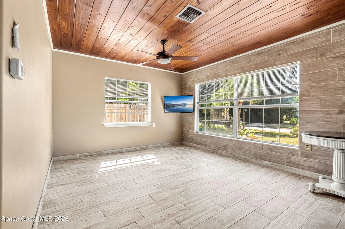 Photo of 2875 Stearns Avenue NE