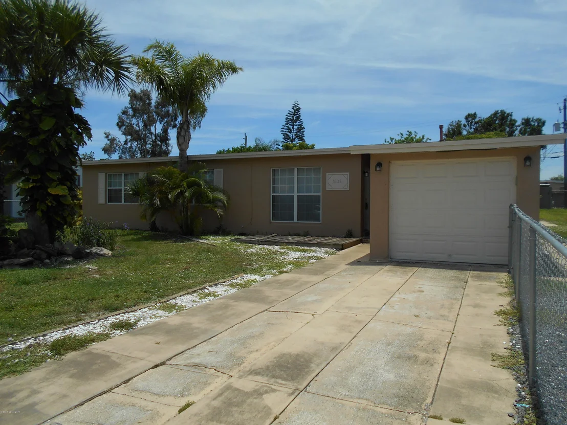 Photo of 1033 Cabot Drive NE