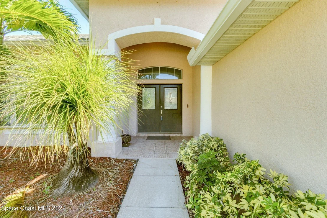 Photo of 1915 Windbrook Drive SE