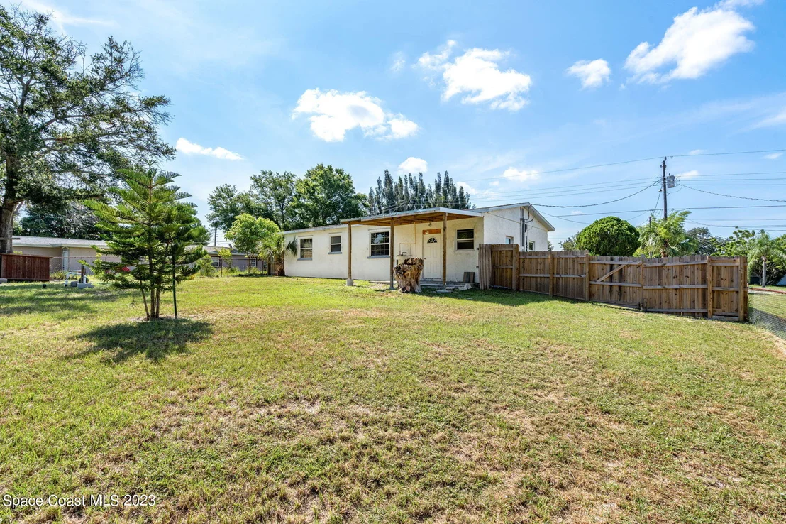 Photo of 2875 Stearns Avenue NE
