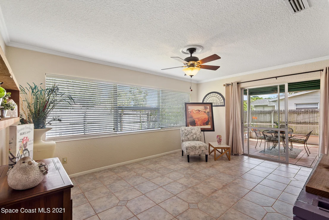 Photo of 934 Kings Post Road