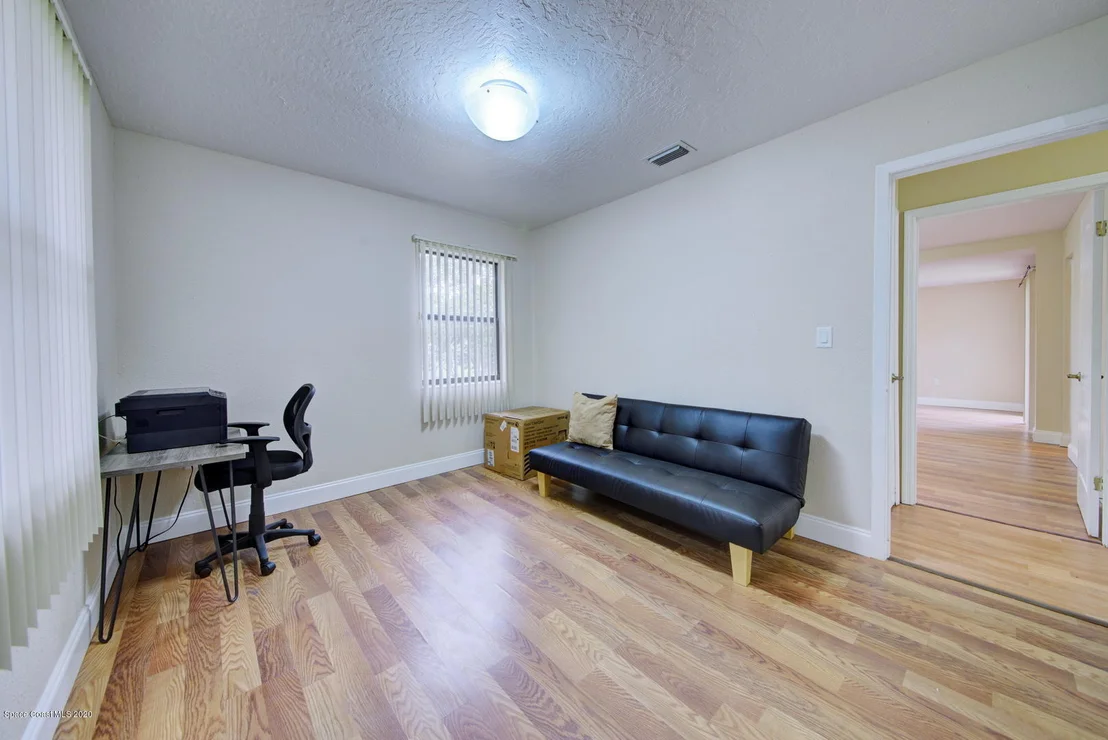 Photo of 1043 Green Road